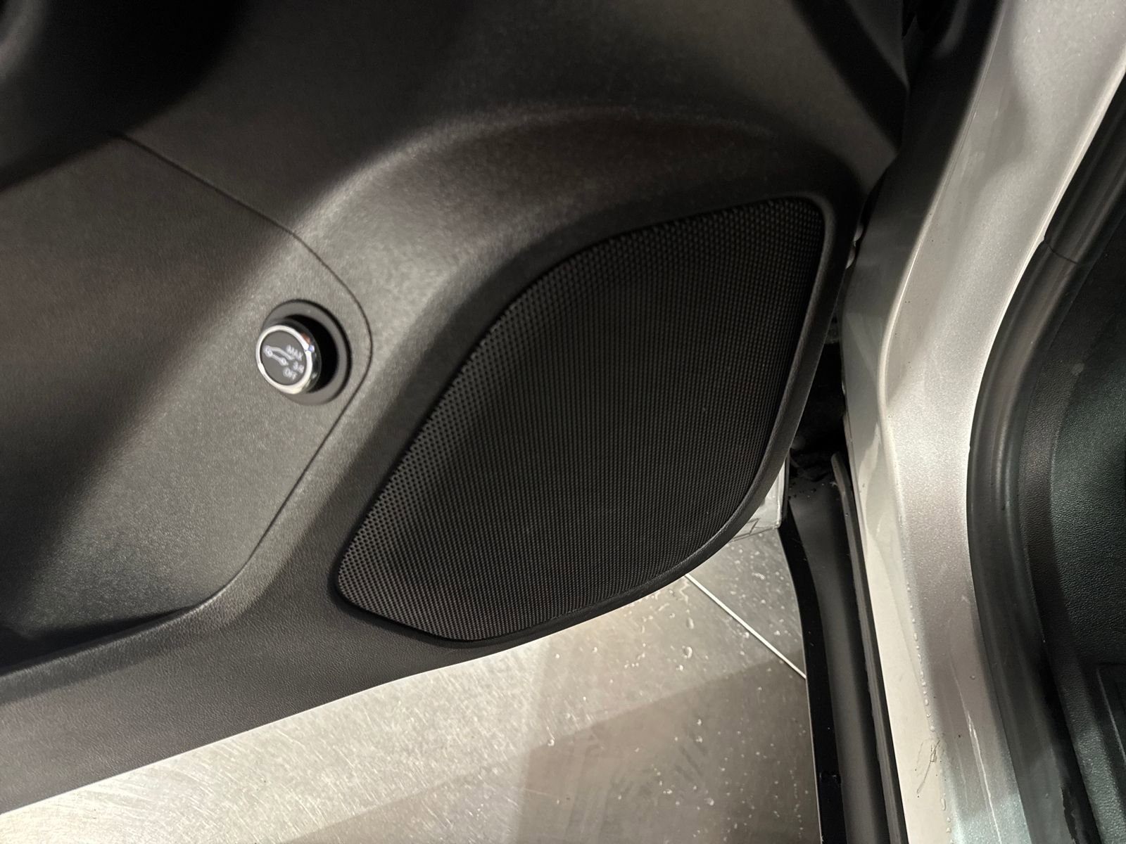 Used 2019 GMC Acadia SLE image 27