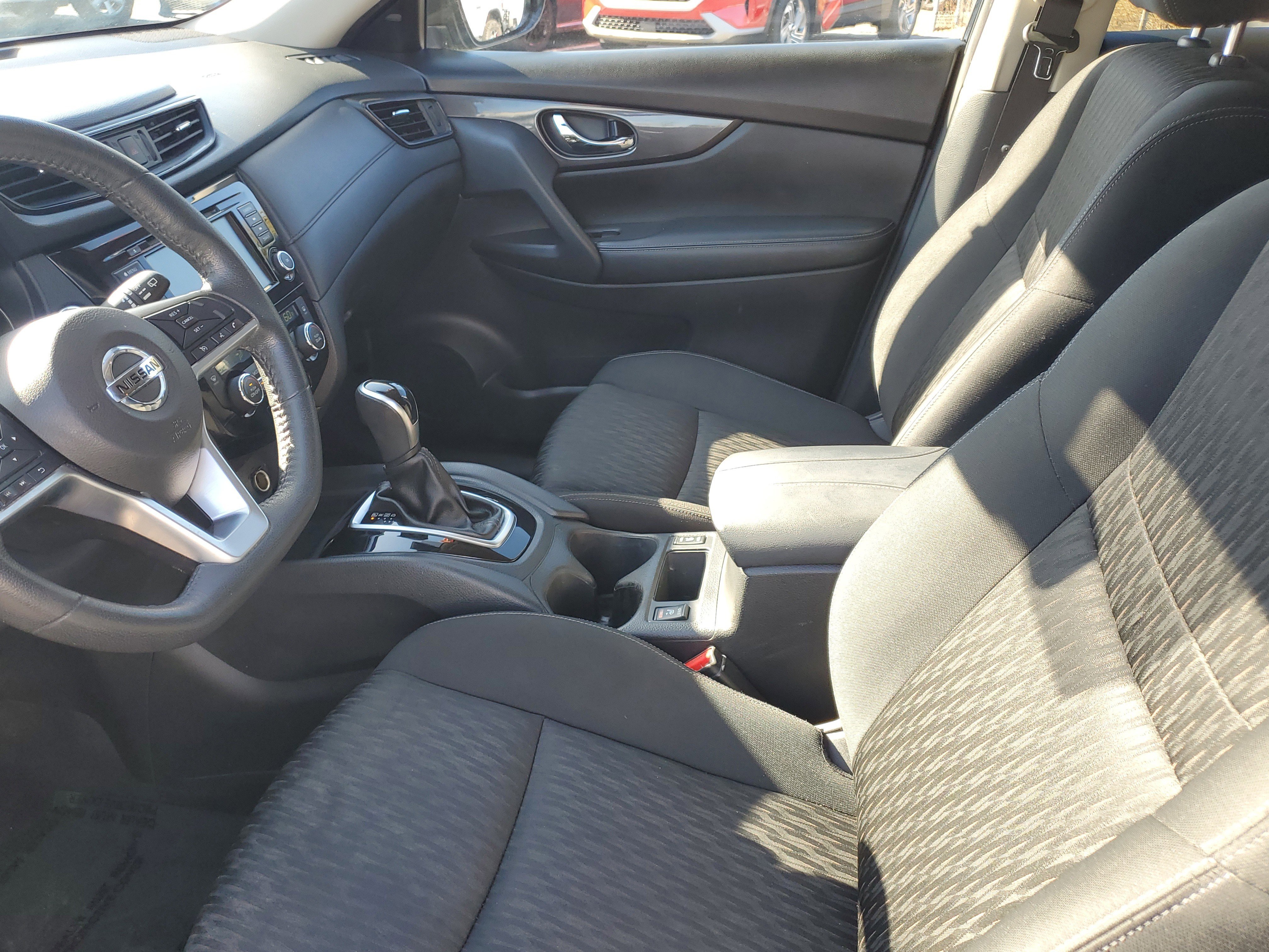 Used 2020 Nissan Rogue SV image 19