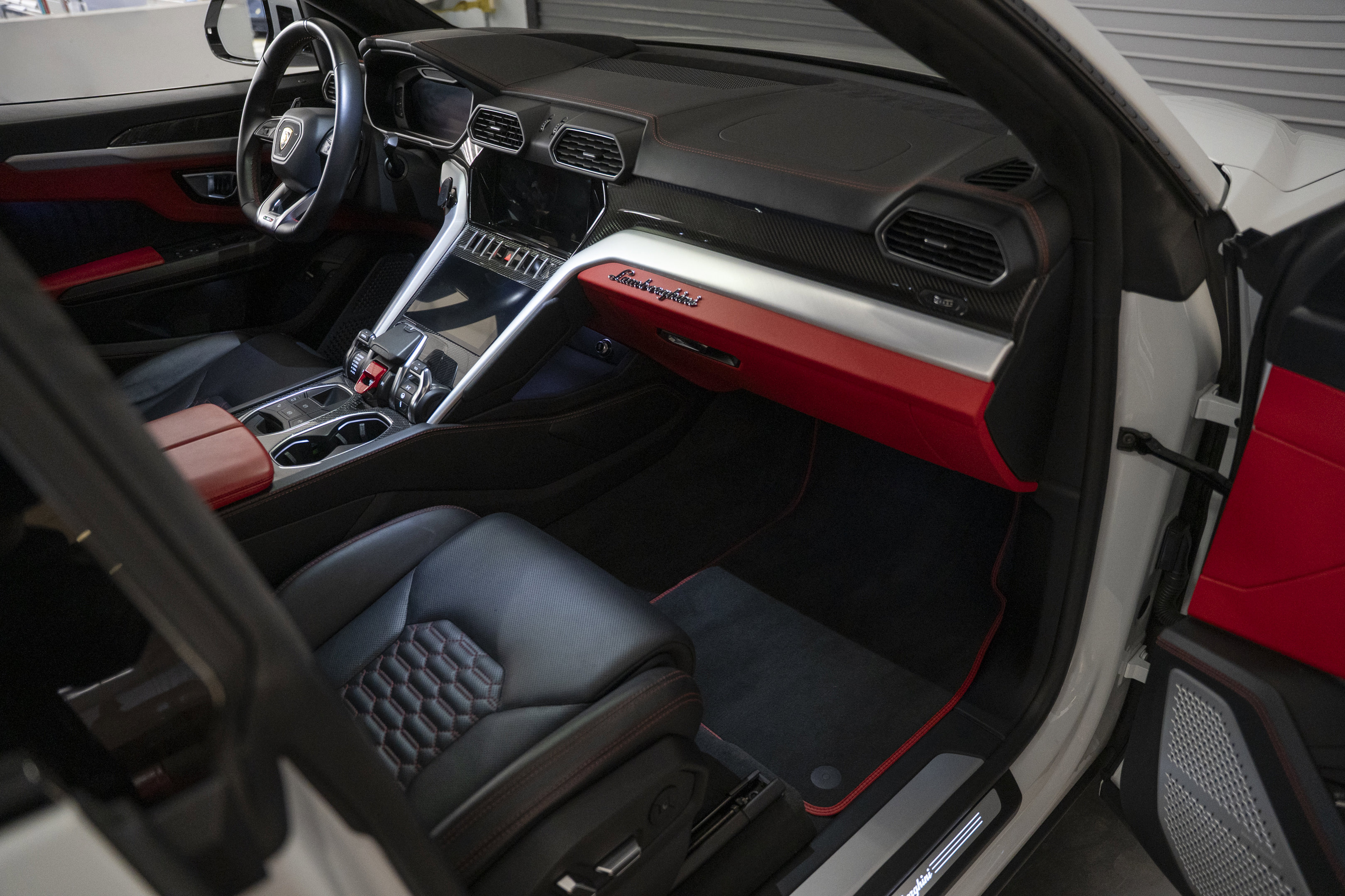 Used 2021 Lamborghini Urus AWD image 33