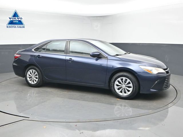 Used 2016 Toyota Camry LE image 1