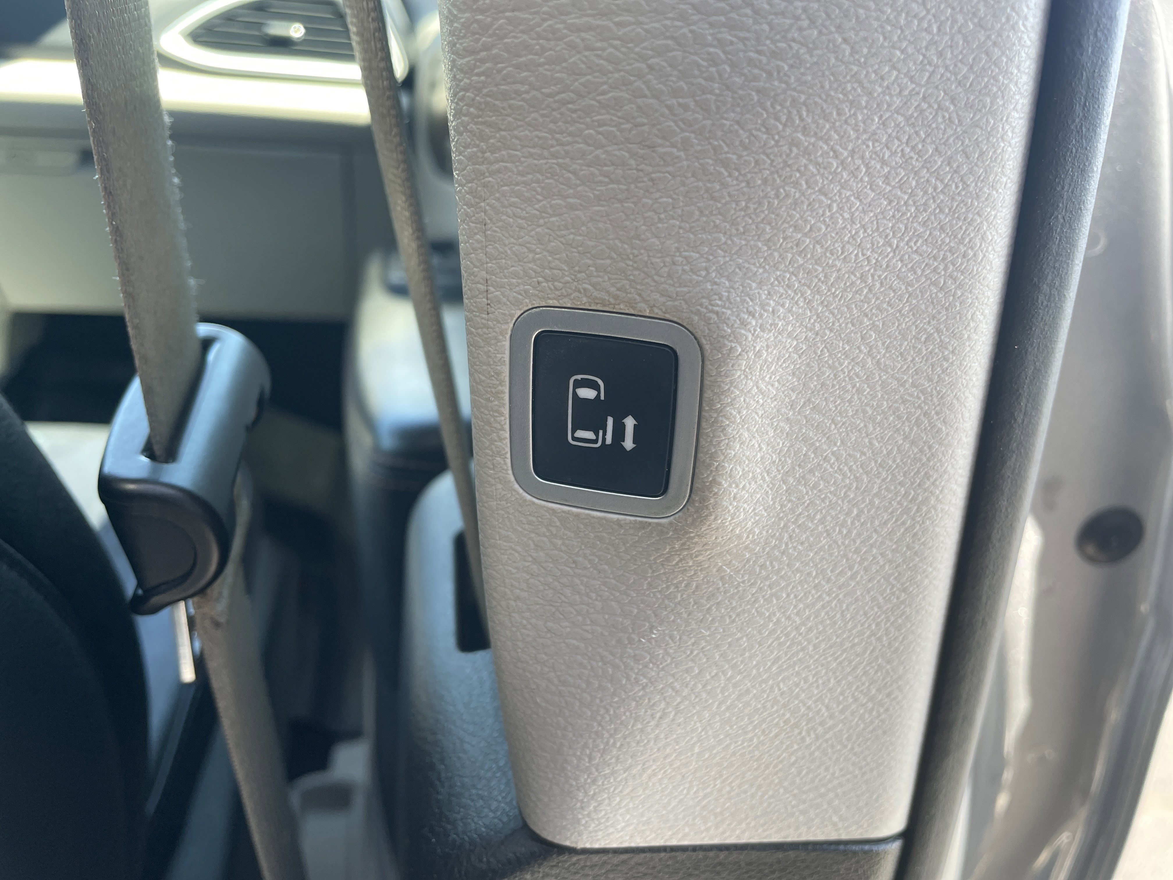 Used 2017 Chrysler Pacifica Touring-L w/ Tire & Wheel Group image 23