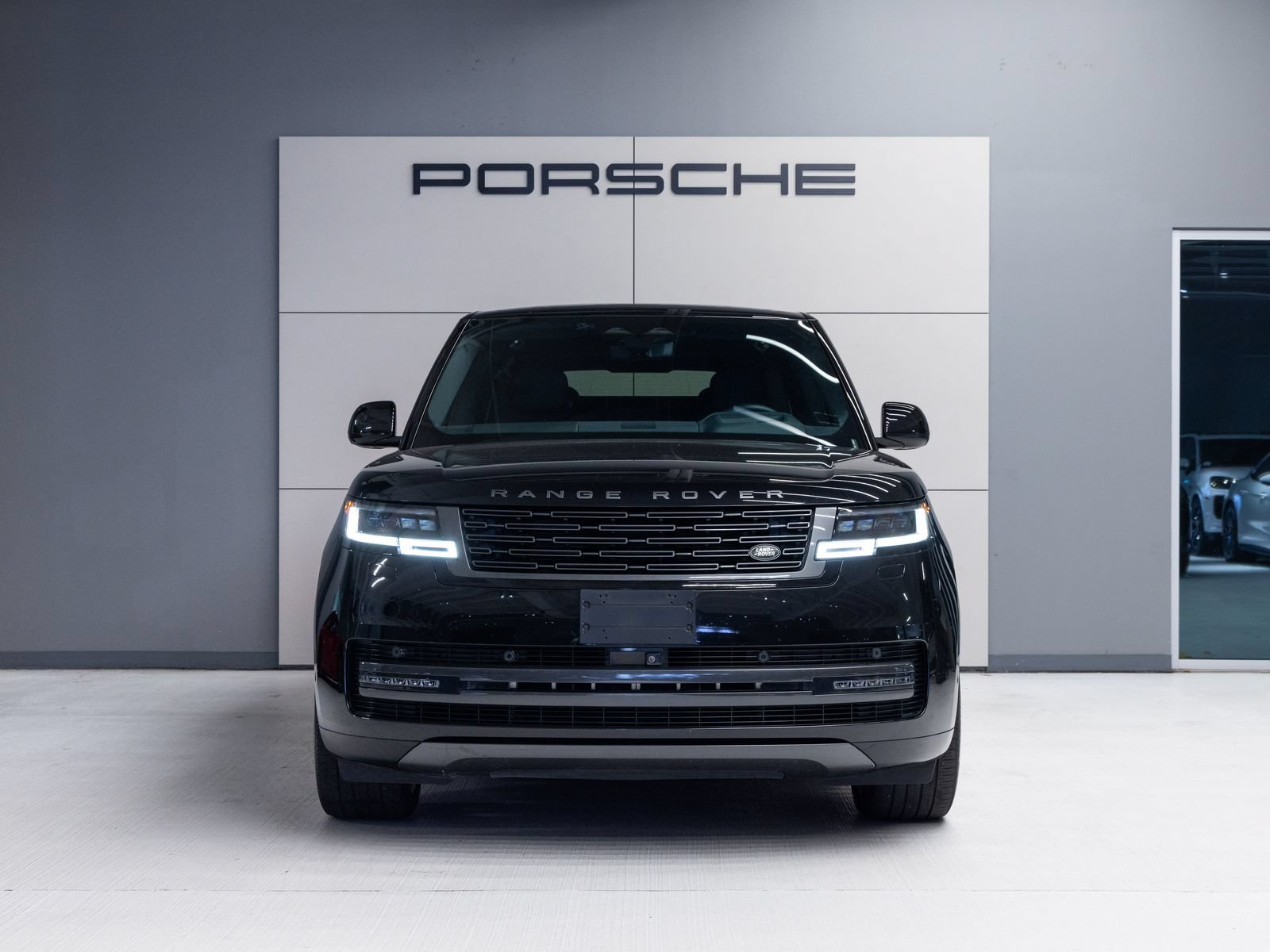 Used 2025 Land Rover Range Rover SE AWD/4WD image 10