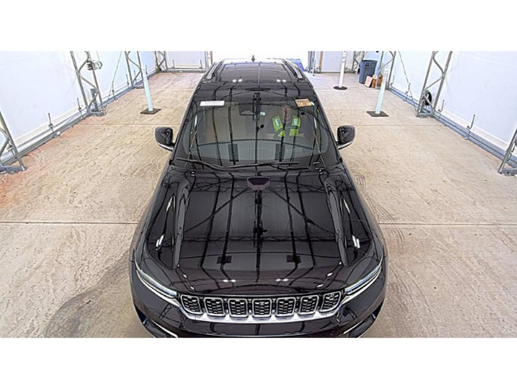 Used 2023 Jeep Grand Cherokee Summit AWD/4WD image 2