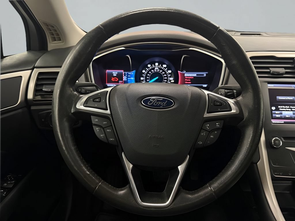 Used 2015 Ford Fusion SE w/ Equipment Group 202A FWD image 15