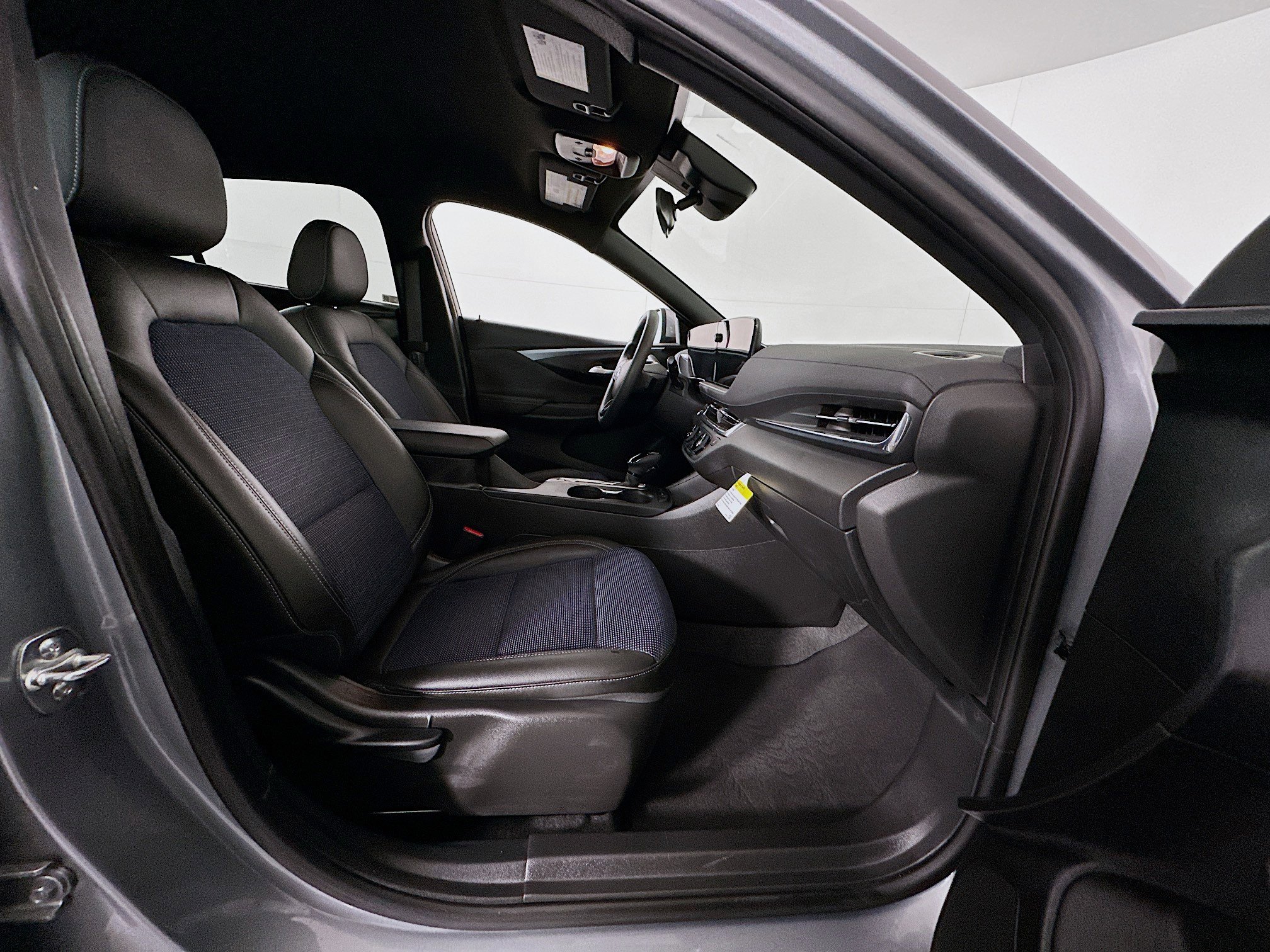 Used 2025 Buick Envista Preferred image 29