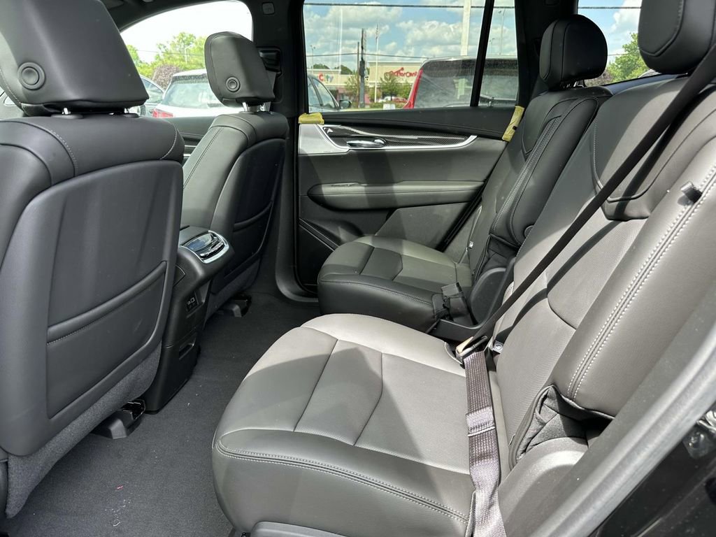 New 2025 Cadillac XT6 Sport w/ Technology Package AWD/4WD image 13