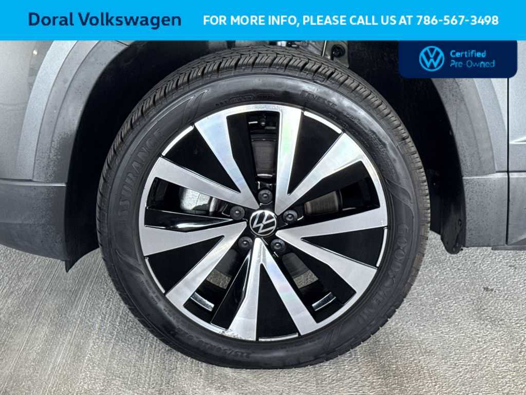 Certified 2022 Volkswagen Taos SE FWD image 11