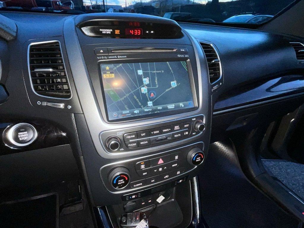 Used 2015 Kia Sorento SX image 19