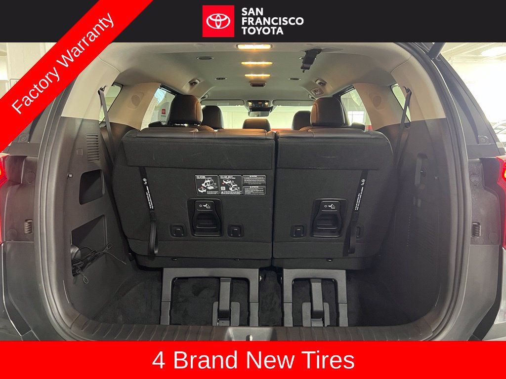 Used 2025 Kia Carnival EX FWD image 40