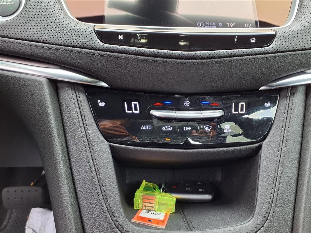 Used 2025 Cadillac XT5 Luxury image 16