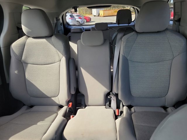 Used 2021 Toyota Sienna LE image 5
