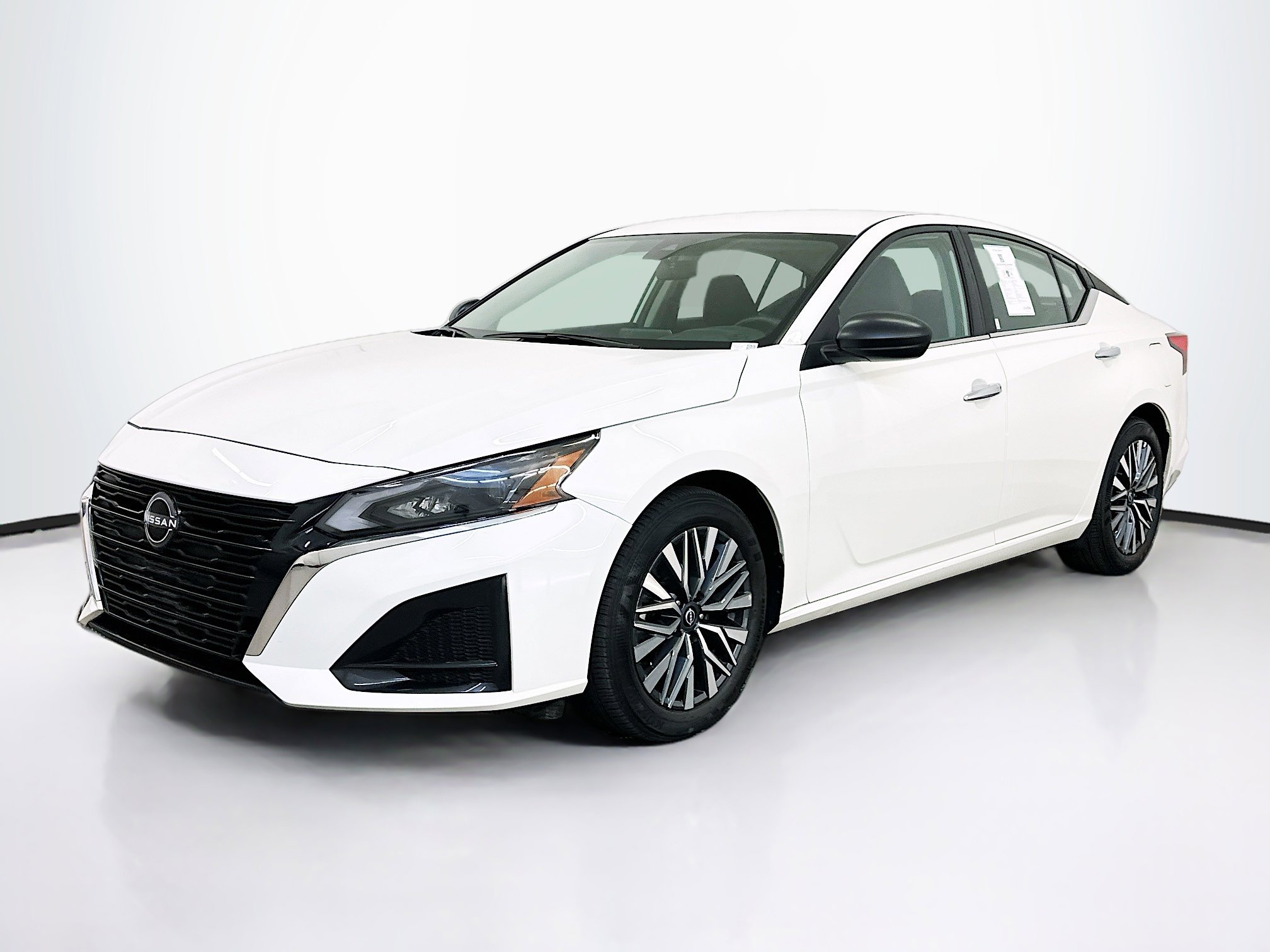 Used 2025 Nissan Altima 2.5 SV image 3