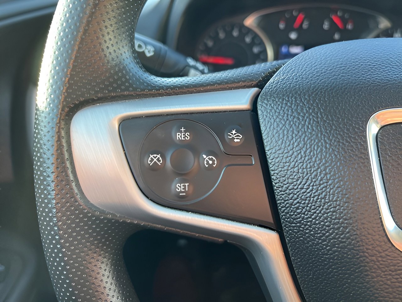 Used 2024 GMC Terrain SLE image 47