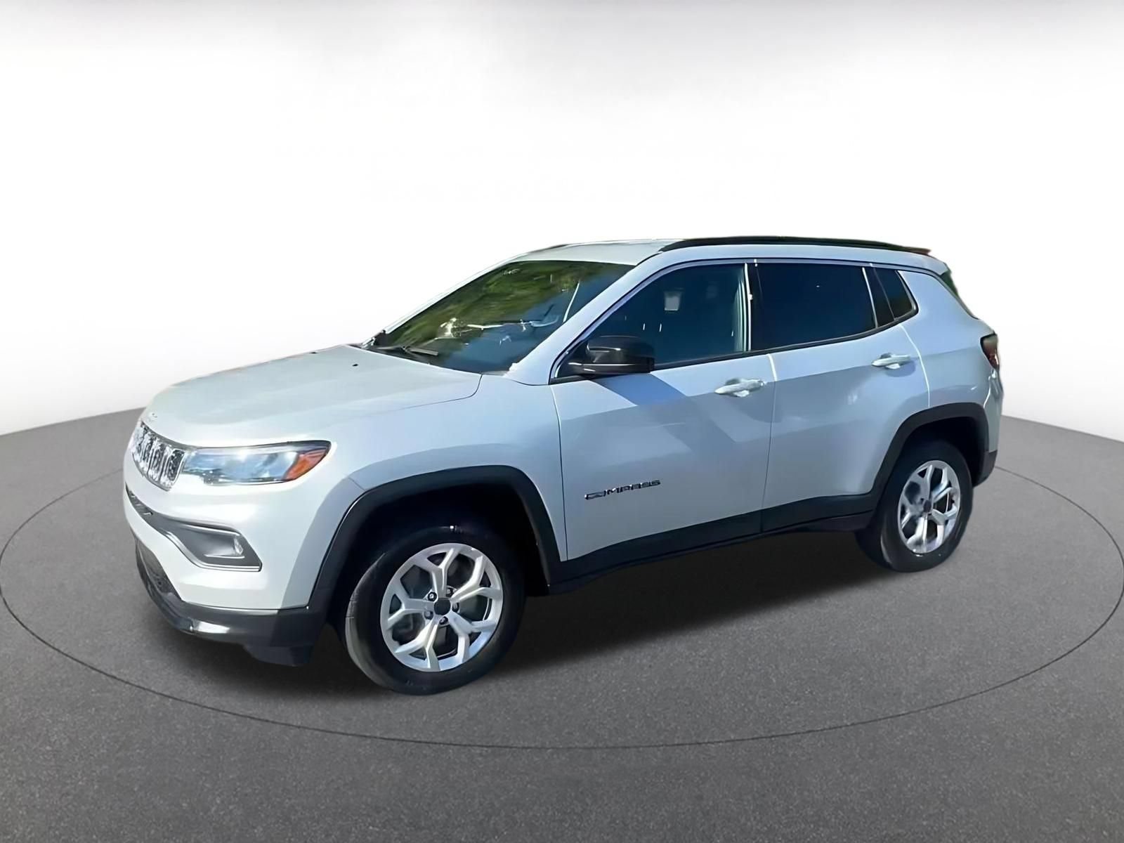Used 2025 Jeep Compass Latitude AWD/4WD image 7