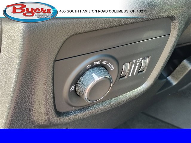 New 2025 Jeep Grand Cherokee Altitude image 14