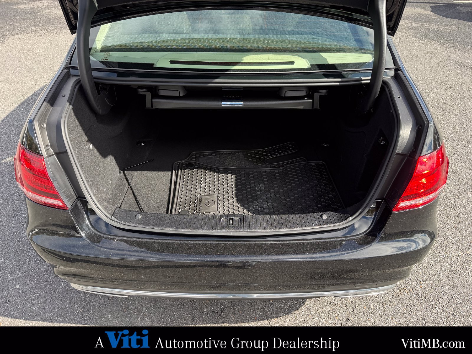Used 2016 Mercedes-Benz E 350 4MATIC Sedan image 24