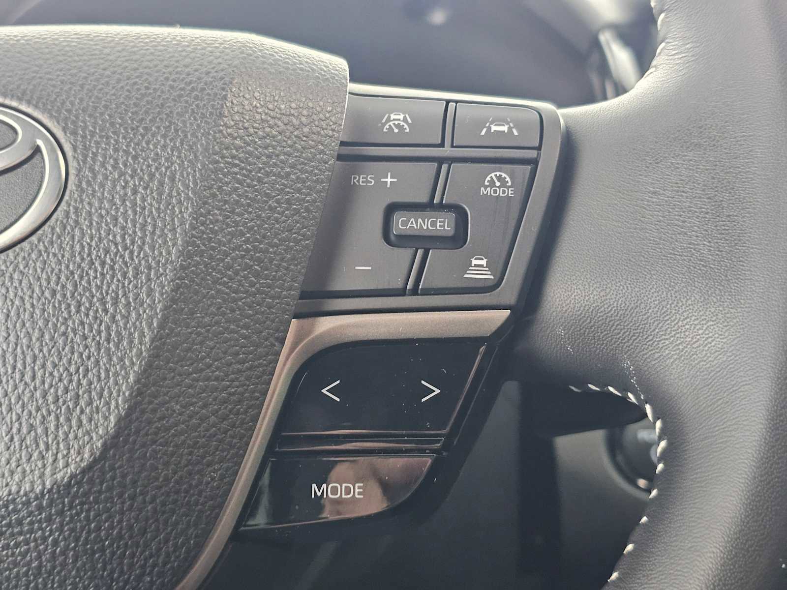 Used 2025 Toyota Camry SE image 28