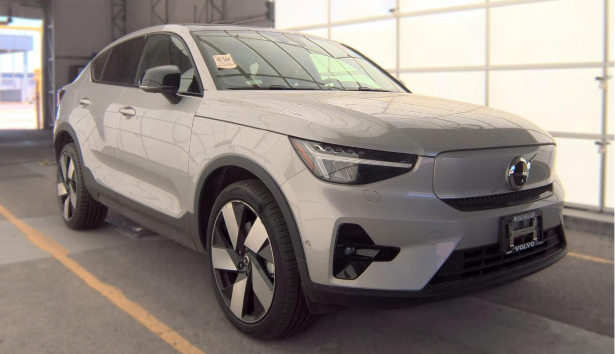 Used 2023 Volvo C40 P8 Recharge Ultimate AWD/4WD video 1