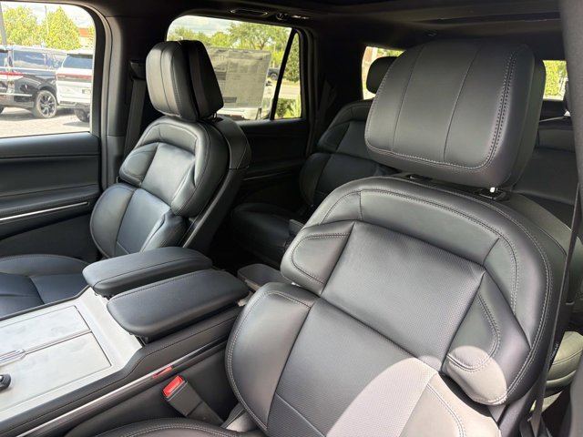 New 2026 Lincoln Navigator L Reserve w/ Jet Appearance Package AWD/4WD image 11