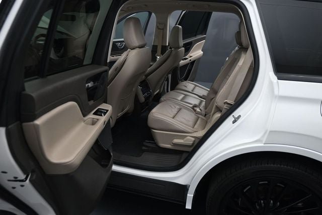 Used 2023 Lincoln Aviator Reserve w/ Equipment Group 201A AWD/4WD image 18