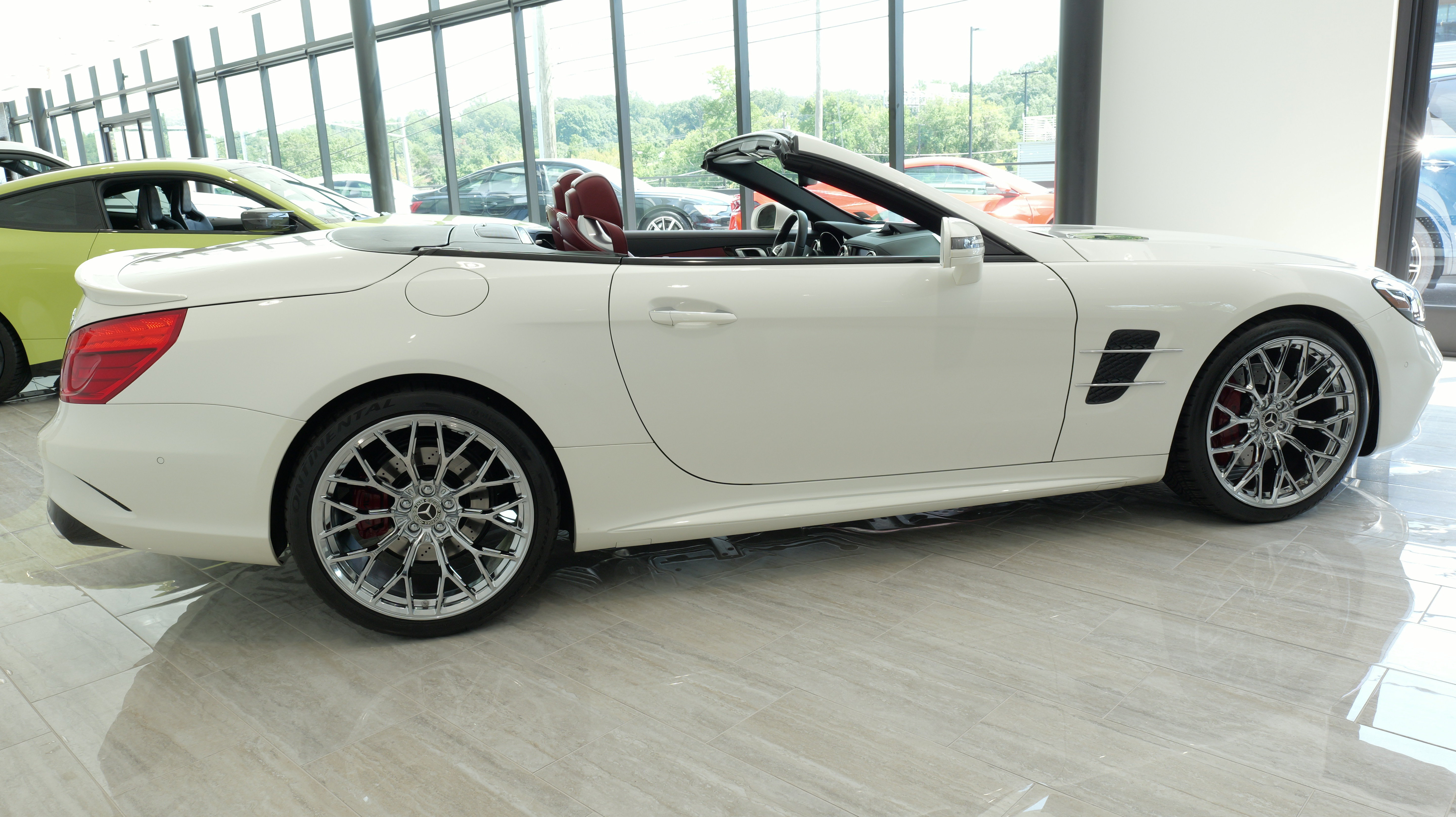 Used 2018 Mercedes-Benz SL 550 image 10