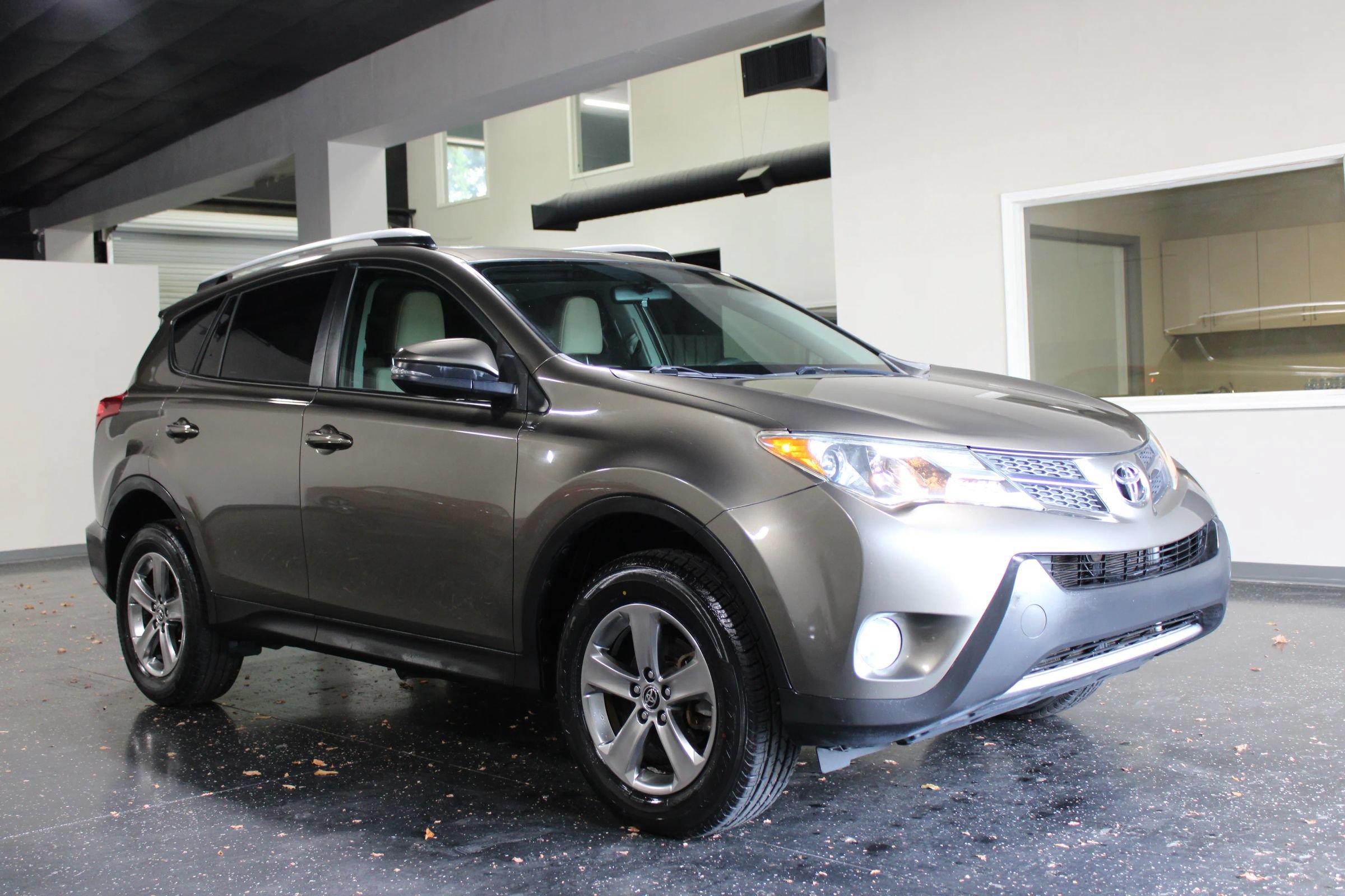 Used 2015 Toyota RAV4 XLE FWD image 1