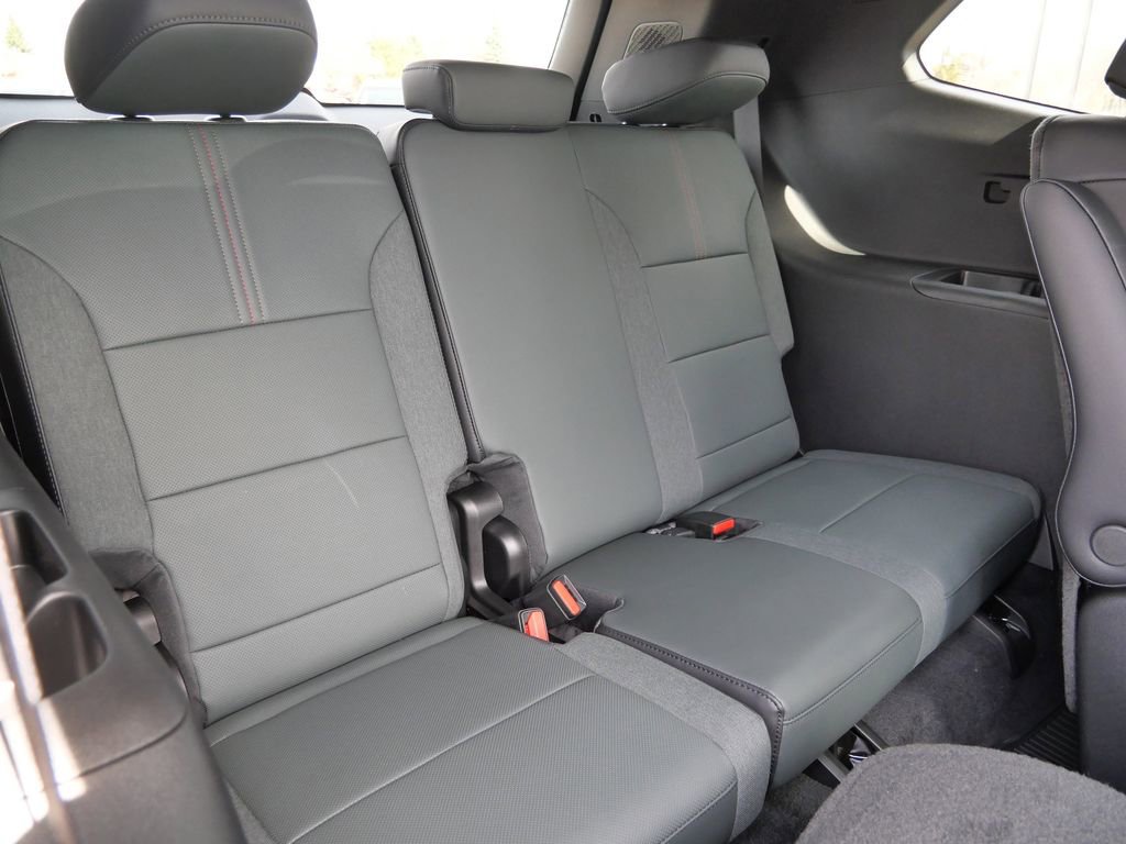 New 2026 GMC Acadia AT4 image 30