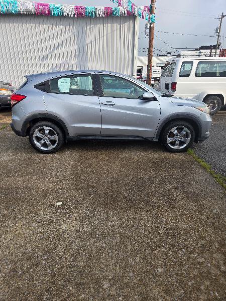 Used 2018 Honda HR-V LX image 2