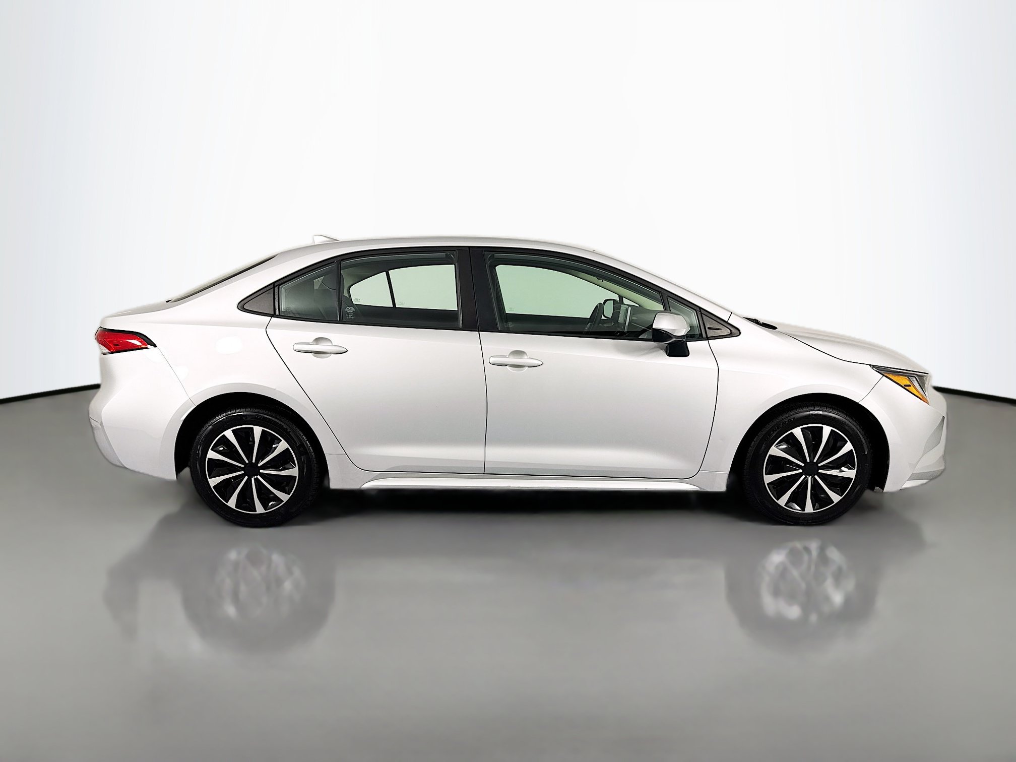 Used 2021 Toyota Corolla LE w/ Carpet Mat Package (TMS) FWD image 4