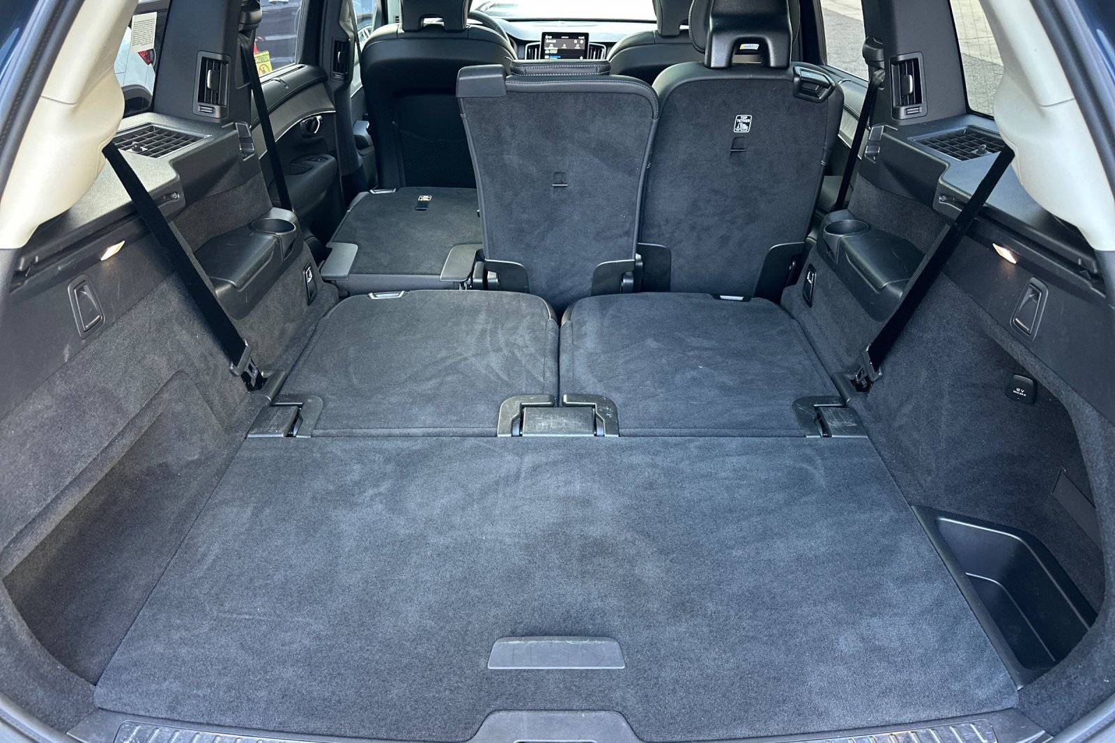 Used 2025 Volvo XC90 T8 Ultra w/ Protection Package Premier AWD/4WD image 15