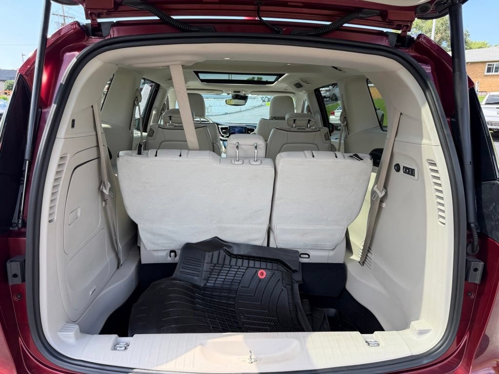 Used 2019 Chrysler Pacifica Limited w/ Advanced Safetytec Group FWD image 16