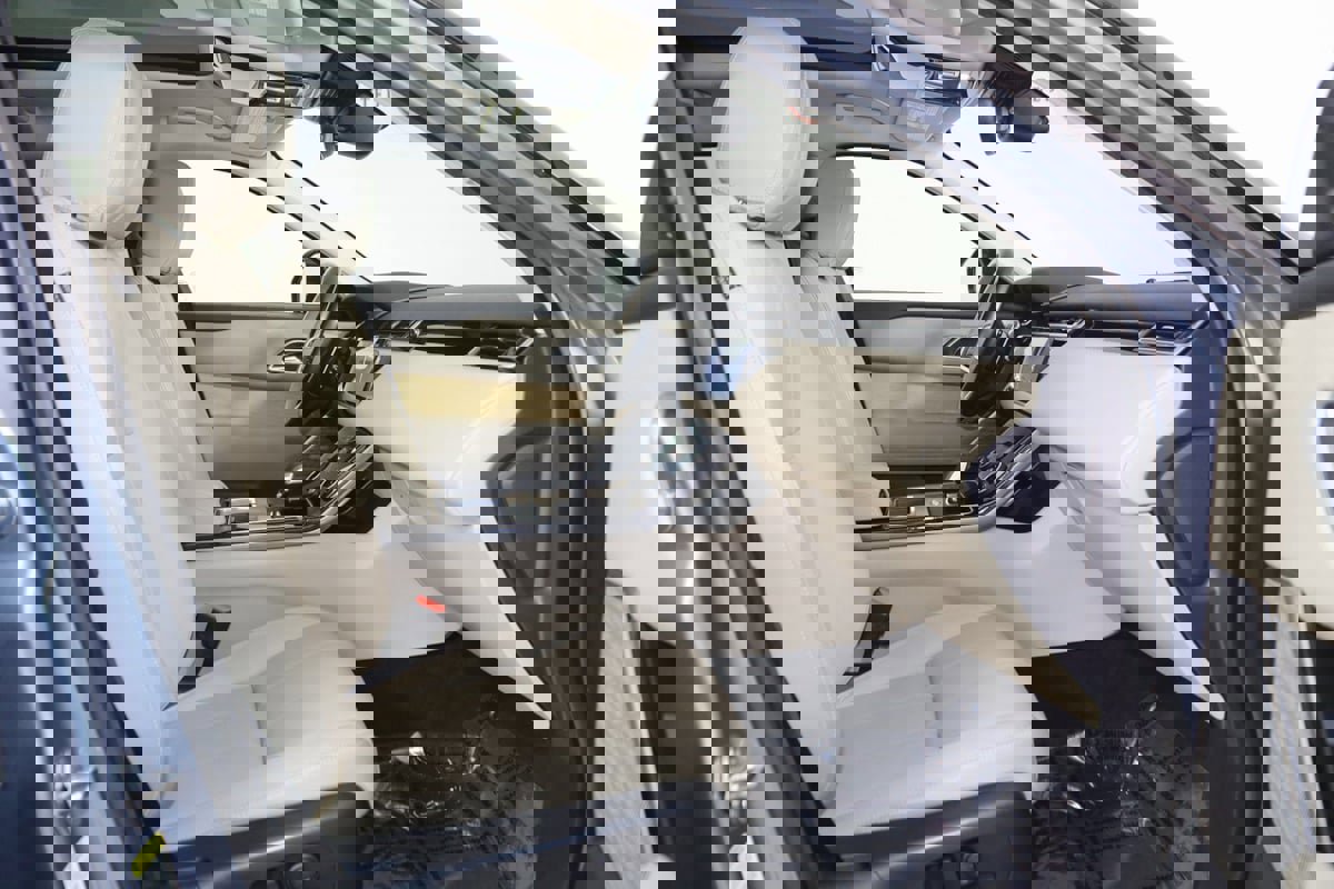 Used 2021 Land Rover Range Rover Velar R-Dynamic S image 13