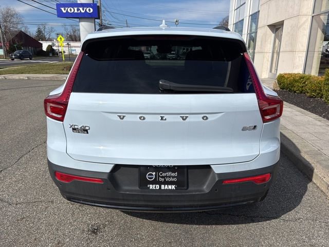 Used 2025 Volvo XC40 B5 Plus AWD/4WD image 4