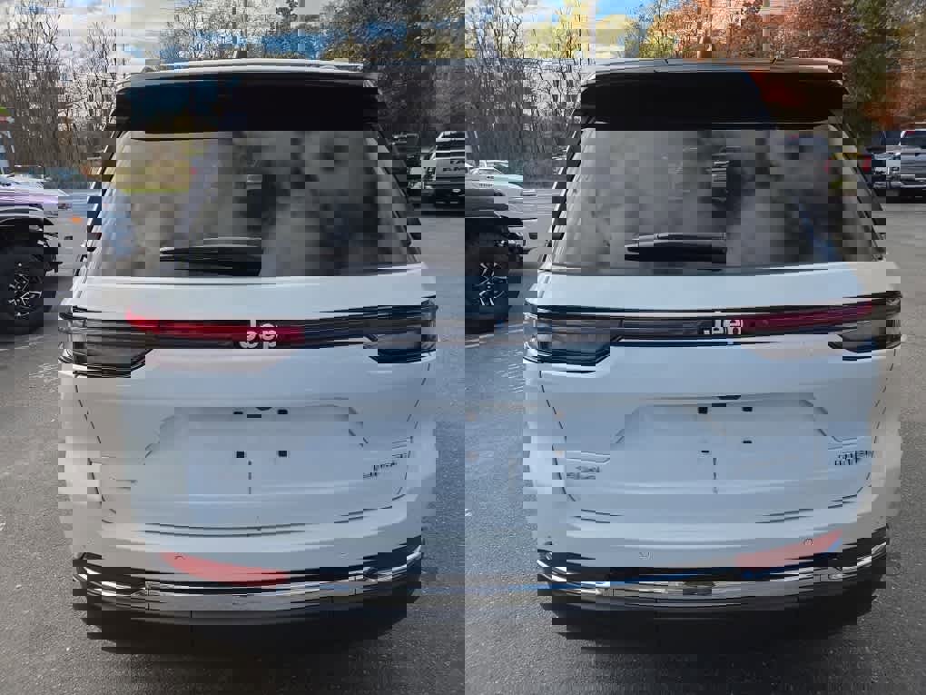 New 2025 Jeep Grand Cherokee Limited w/ MOPAR Finishing Package image 9