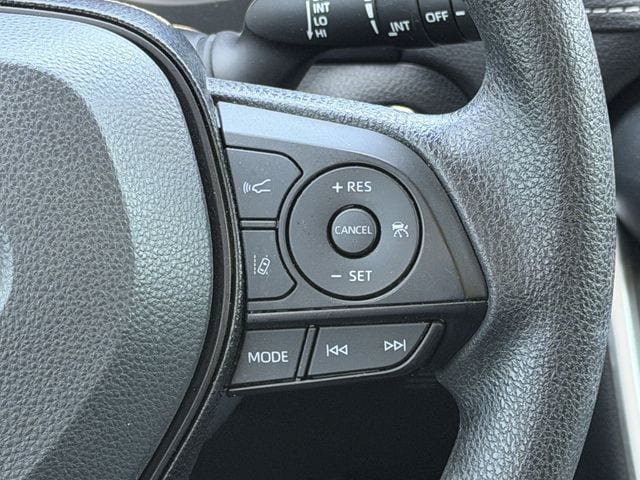 Used 2020 Toyota RAV4 XLE w/ Convenience Package FWD image 15