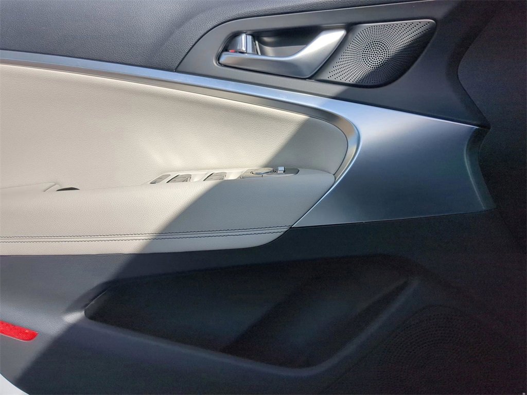 Used 2025 Genesis G70 2.5T image 27