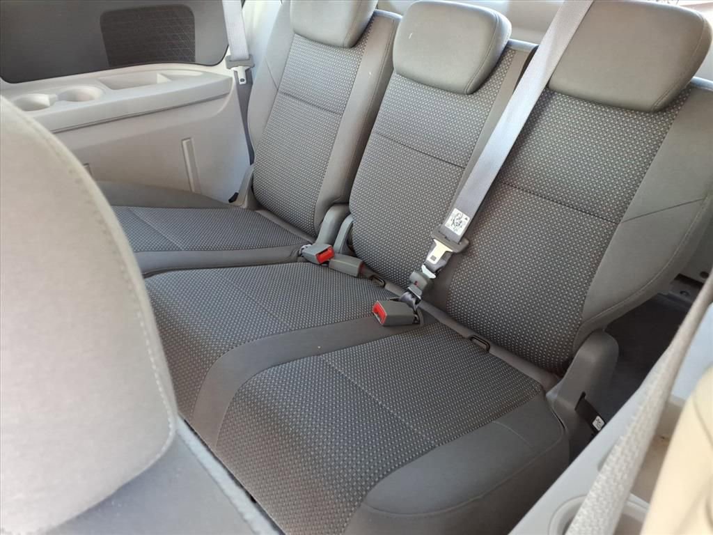 Used 2010 Volkswagen Routan S image 14