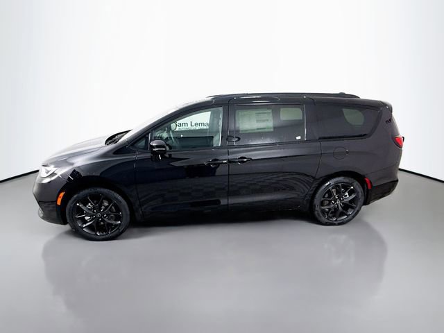 New 2026 Chrysler Pacifica Select w/ S Appearance Package image 4