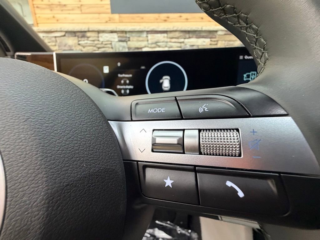 Used 2025 Hyundai Tucson Limited image 24