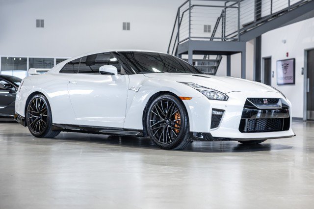 Used 2023 Nissan GT-R Premium w/ Premium Interior Package AWD/4WD image 8