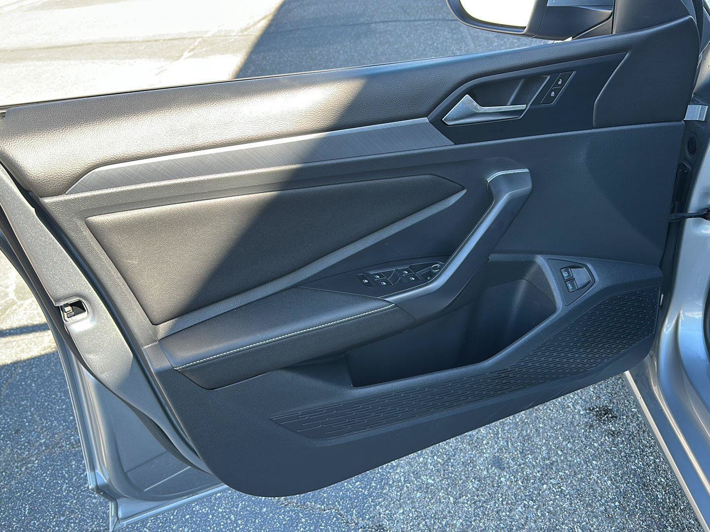 Used 2024 Volkswagen Jetta SE FWD image 18