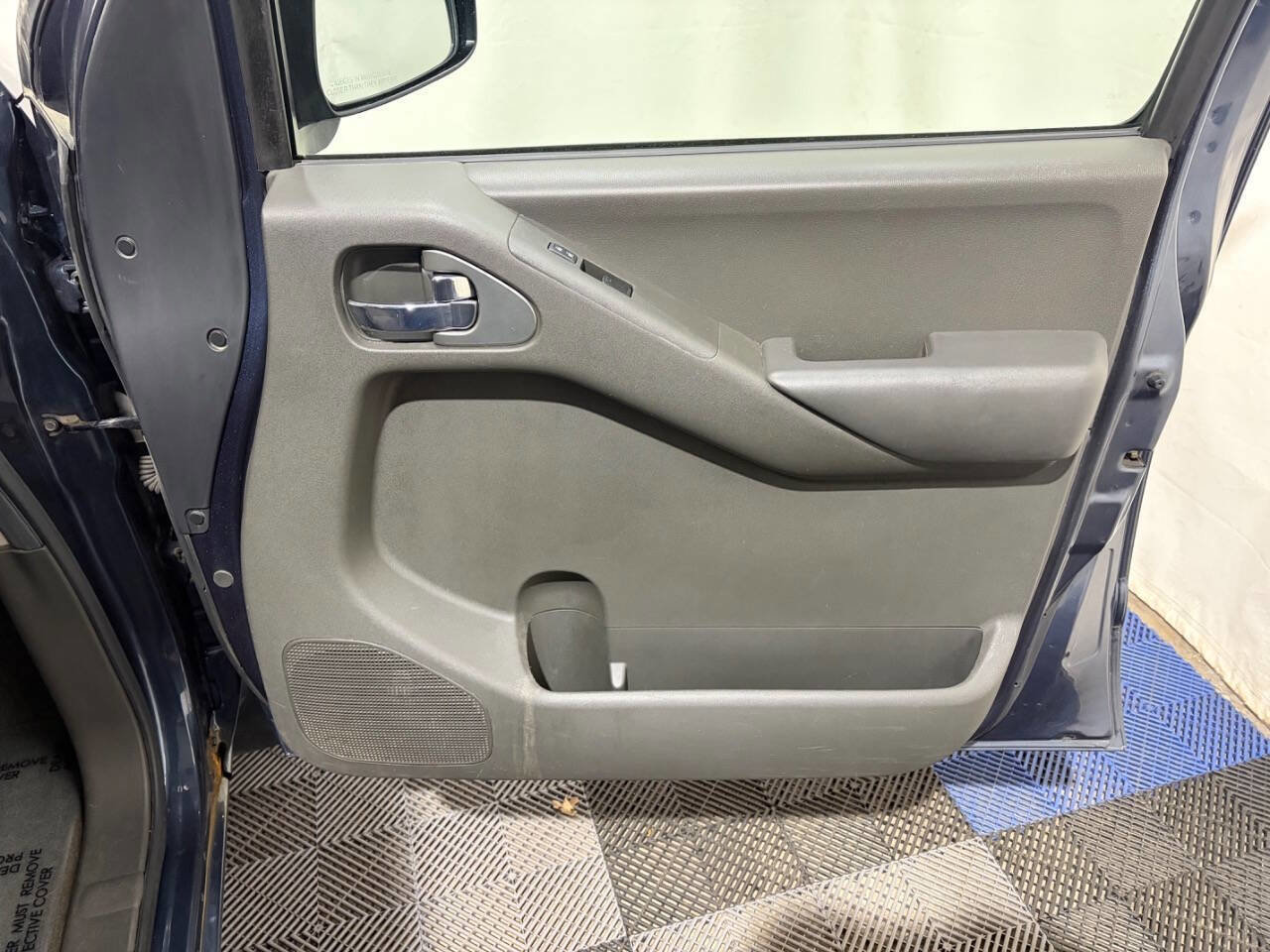 Used 2014 Nissan Frontier SV AWD/4WD image 9