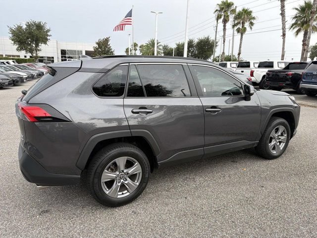 Used 2025 Toyota RAV4 XLE AWD/4WD image 2