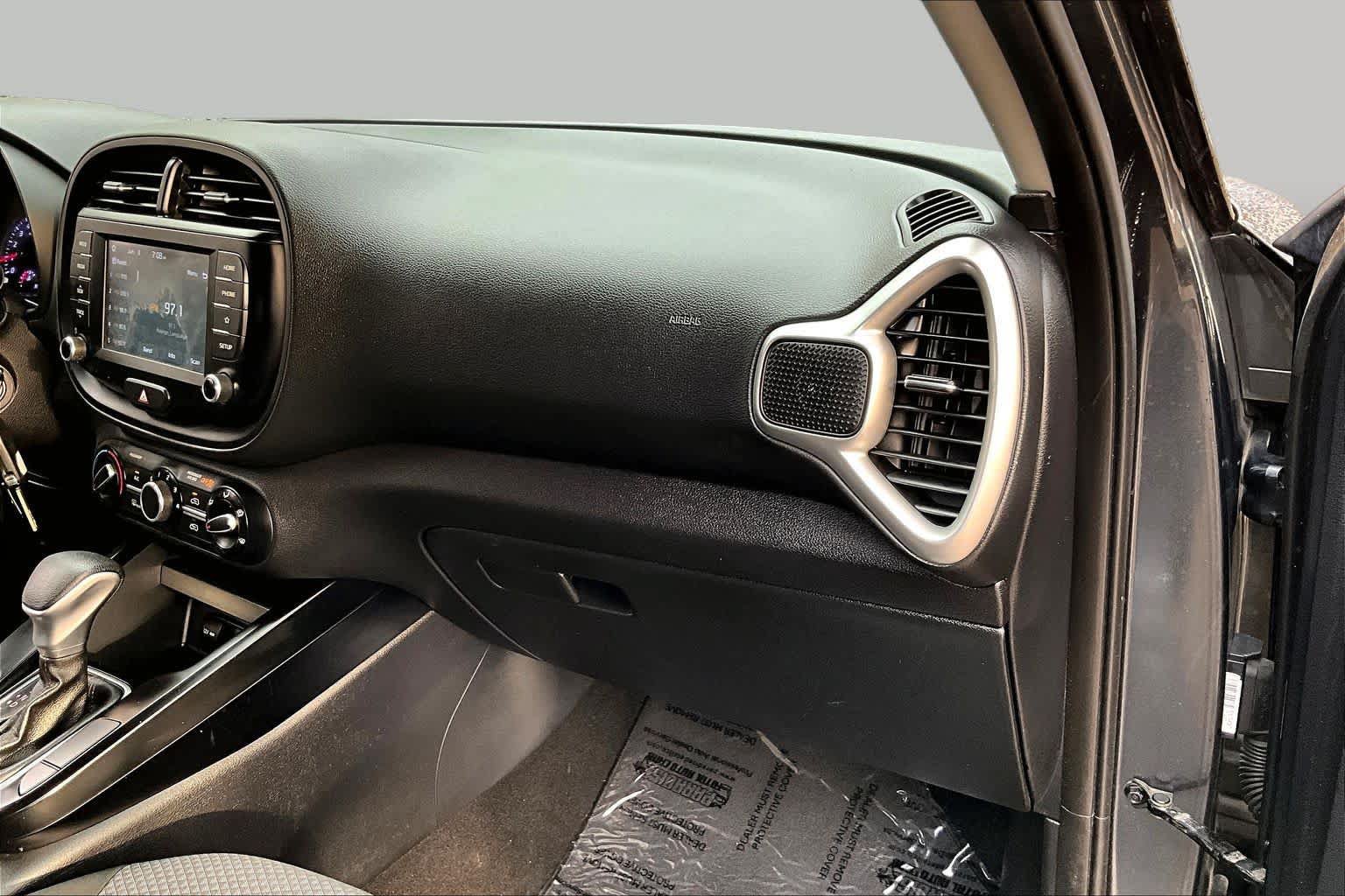 Used 2020 Kia Soul LX FWD image 18