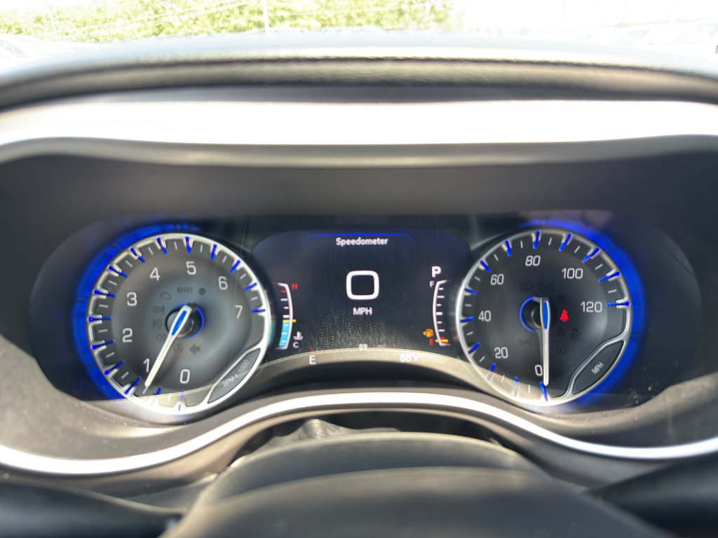Used 2025 Chrysler Voyager LX FWD image 18