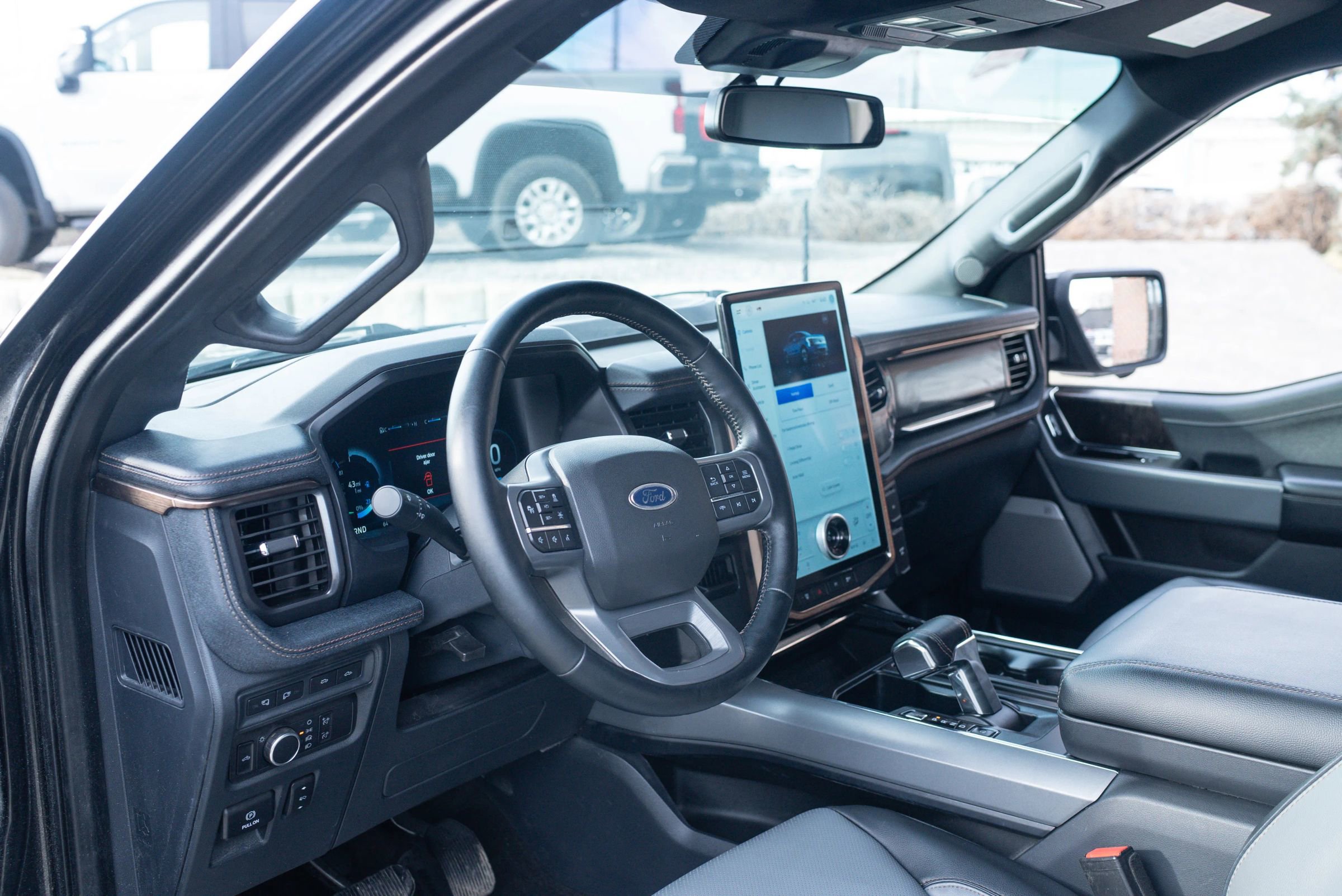 Used 2022 Ford F150 Lightning Lariat image 15