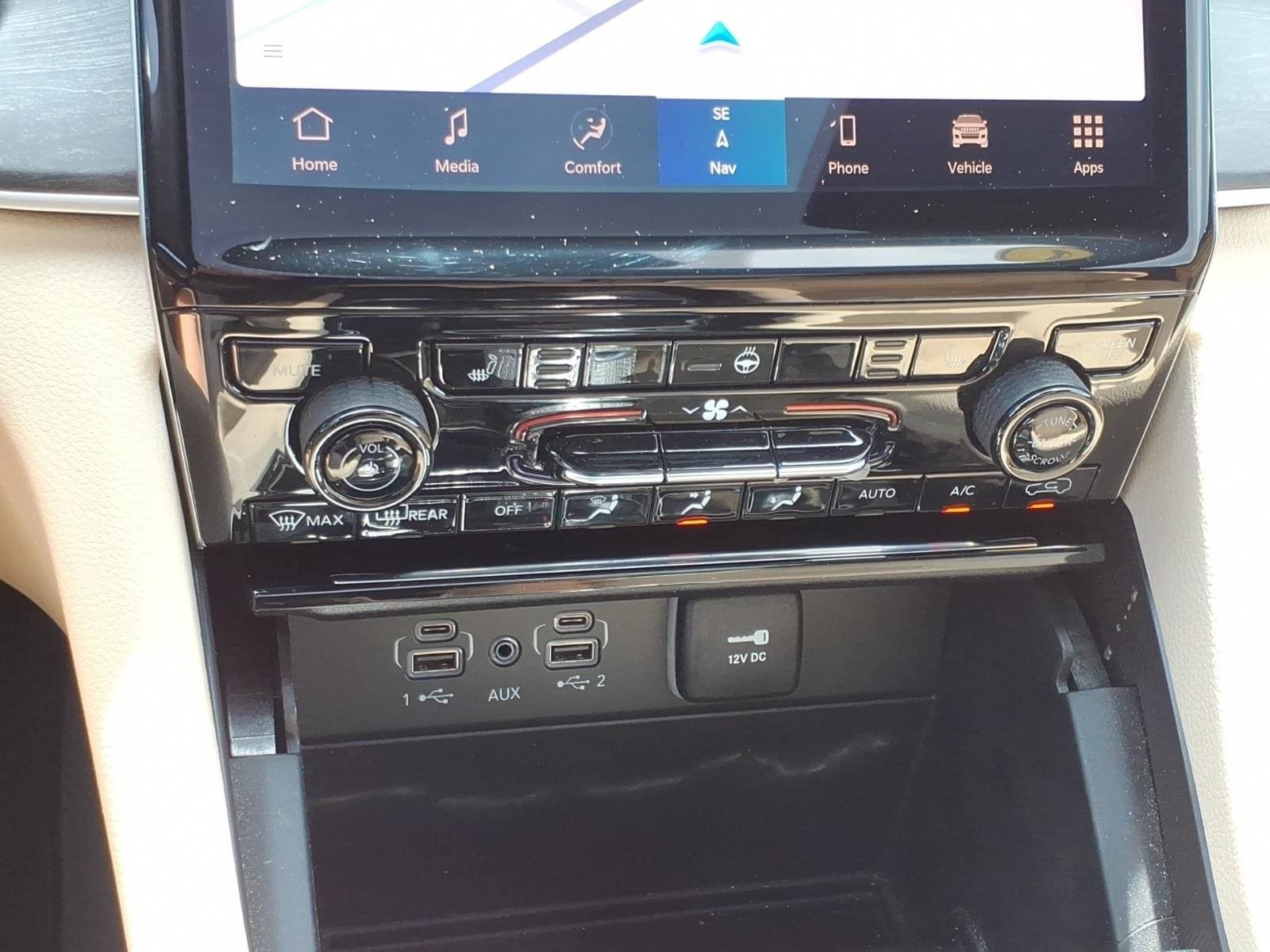 Used 2023 Jeep Grand Cherokee Limited AWD/4WD image 24