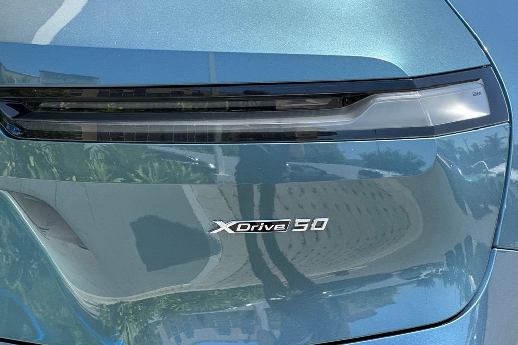 Used 2022 BMW iX xDrive50 w/ Premium Package AWD/4WD image 34