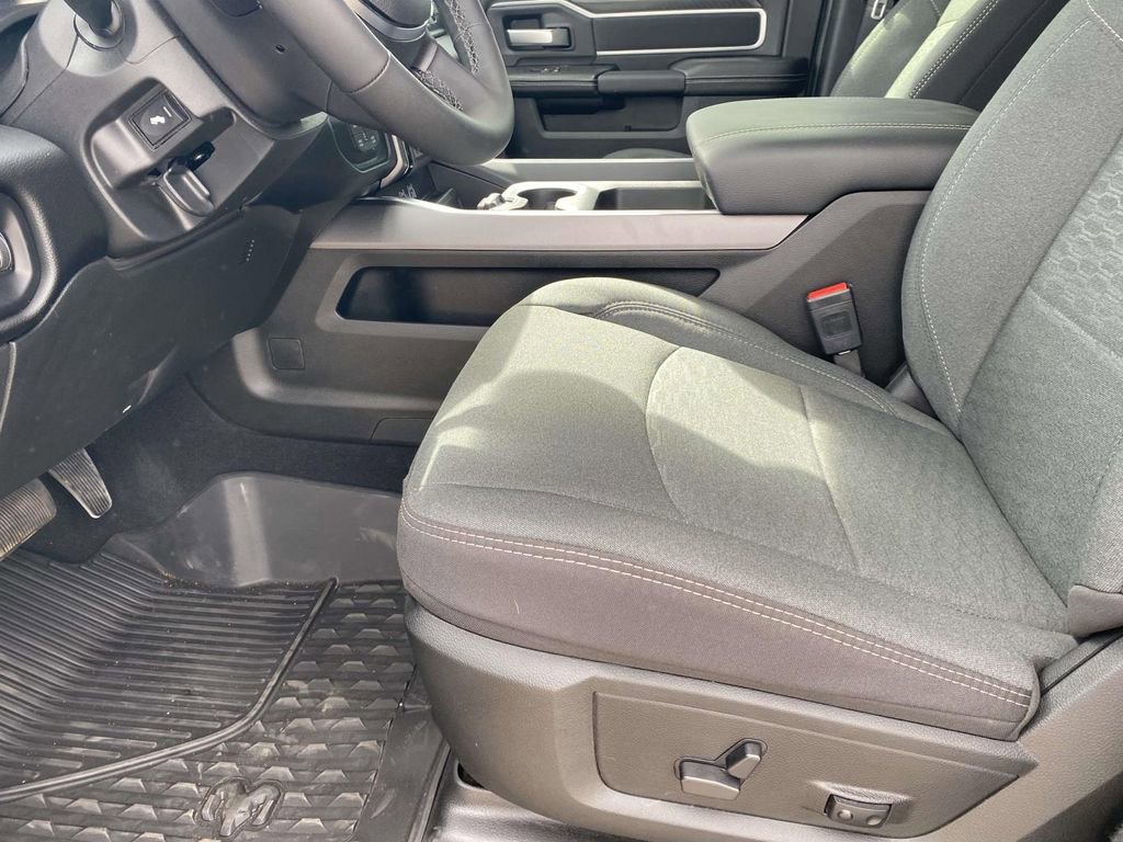 New 2025 RAM 2500 Big Horn AWD/4WD image 11
