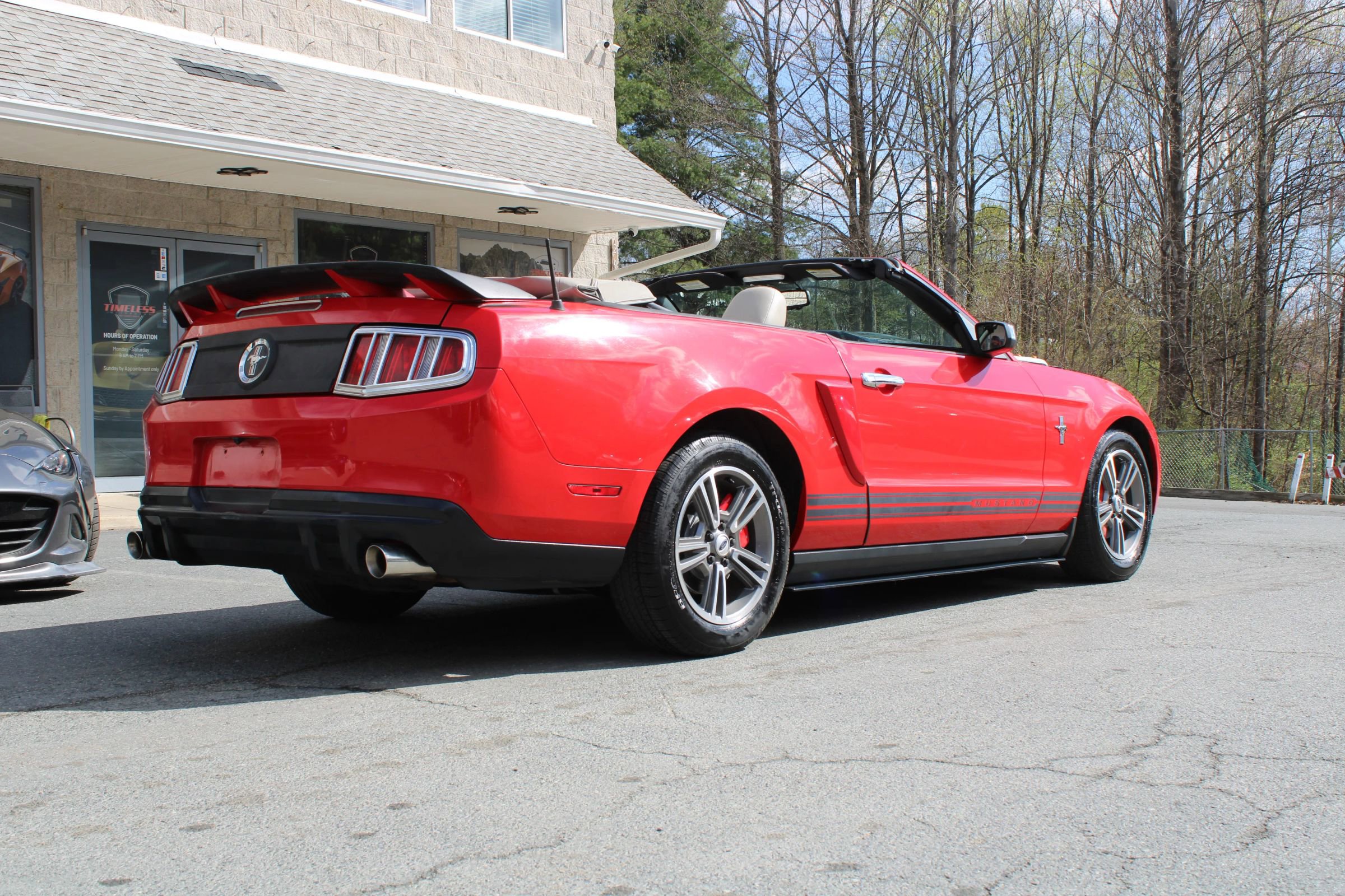 Used 2010 Ford Mustang Convertible image 28